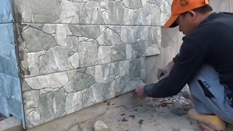 نصب کاشی با چسب روی بتن